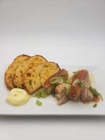 Image of Santa Catarina tuna with azorean pepper with cheddar bread