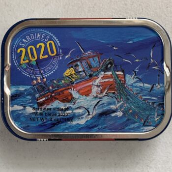 Image of the front of a tin of Les Mouettes d'Arvor Sardines in Extra Virgin Olive Oil, Vintage "Ville Bleue 2020"