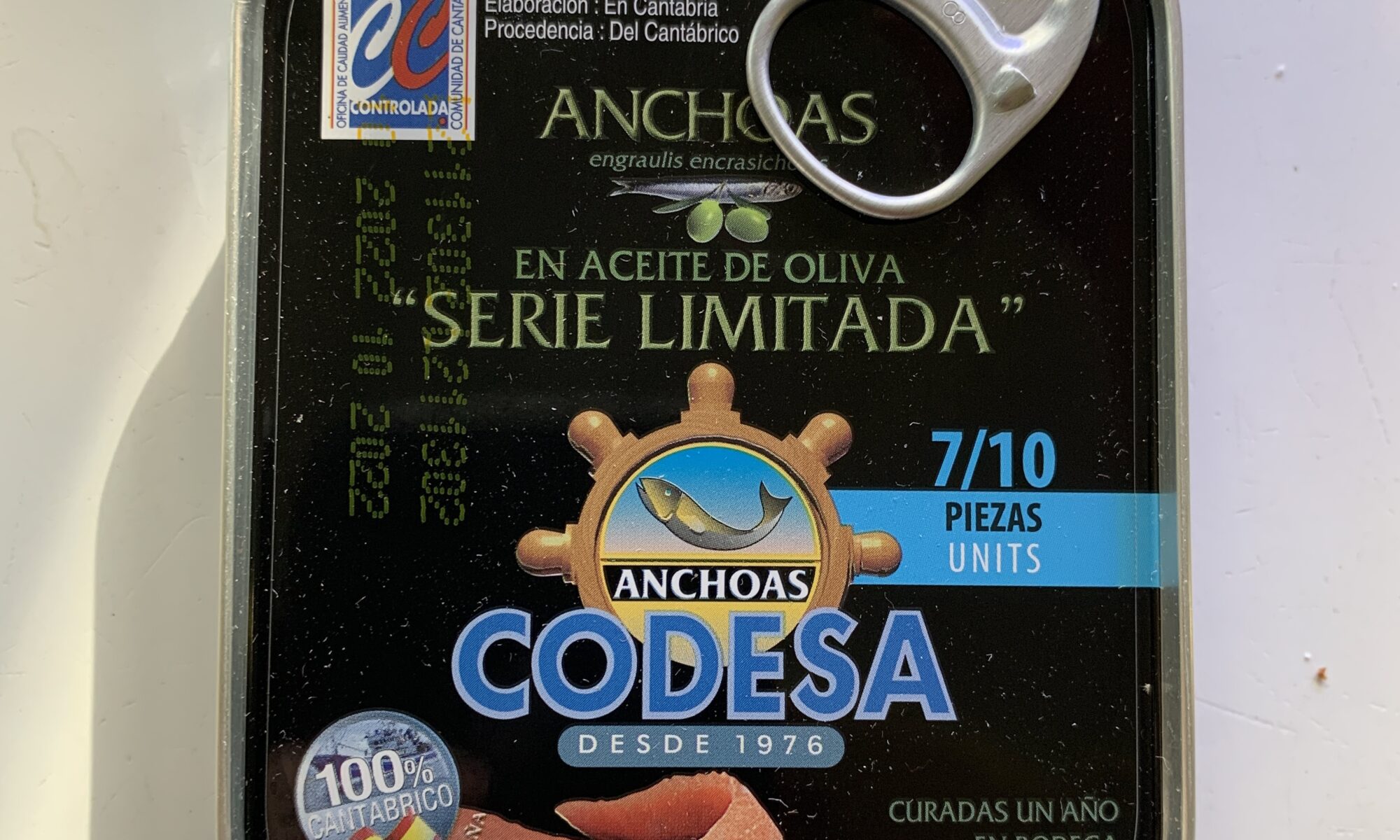 Image of the front of a tin of Codesa Serie Limitada (Limited Series) Anchovy Fillet in Olive Oil