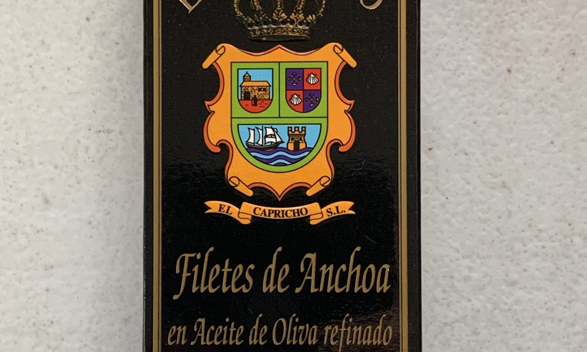 Image of the front of a tin of El Capricho Anchovy Fillets in Olive Oil