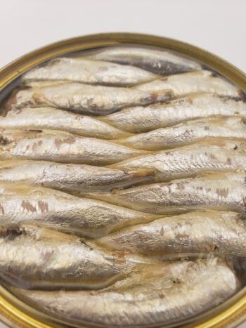 Image of Ramon Pena special anniversaru sardines 30/35 open tin close up