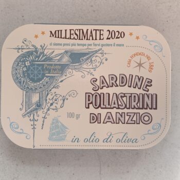Image of the front of a tin of Pollastrini di Anzio Millesimate (Vintage) 2020 Sardines in Olive Oil