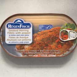 Image of the front of a tin of Rügen Fisch Smoked Herring Fillets with Pepper, in Brine and Own Juice