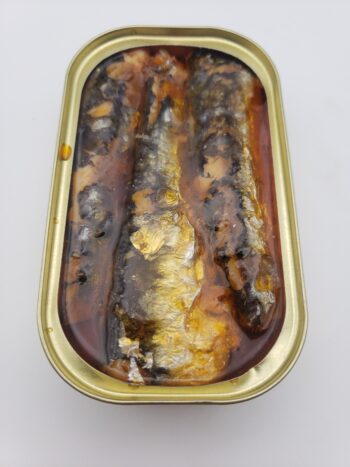 Image of extra spiced Nuri open tin
