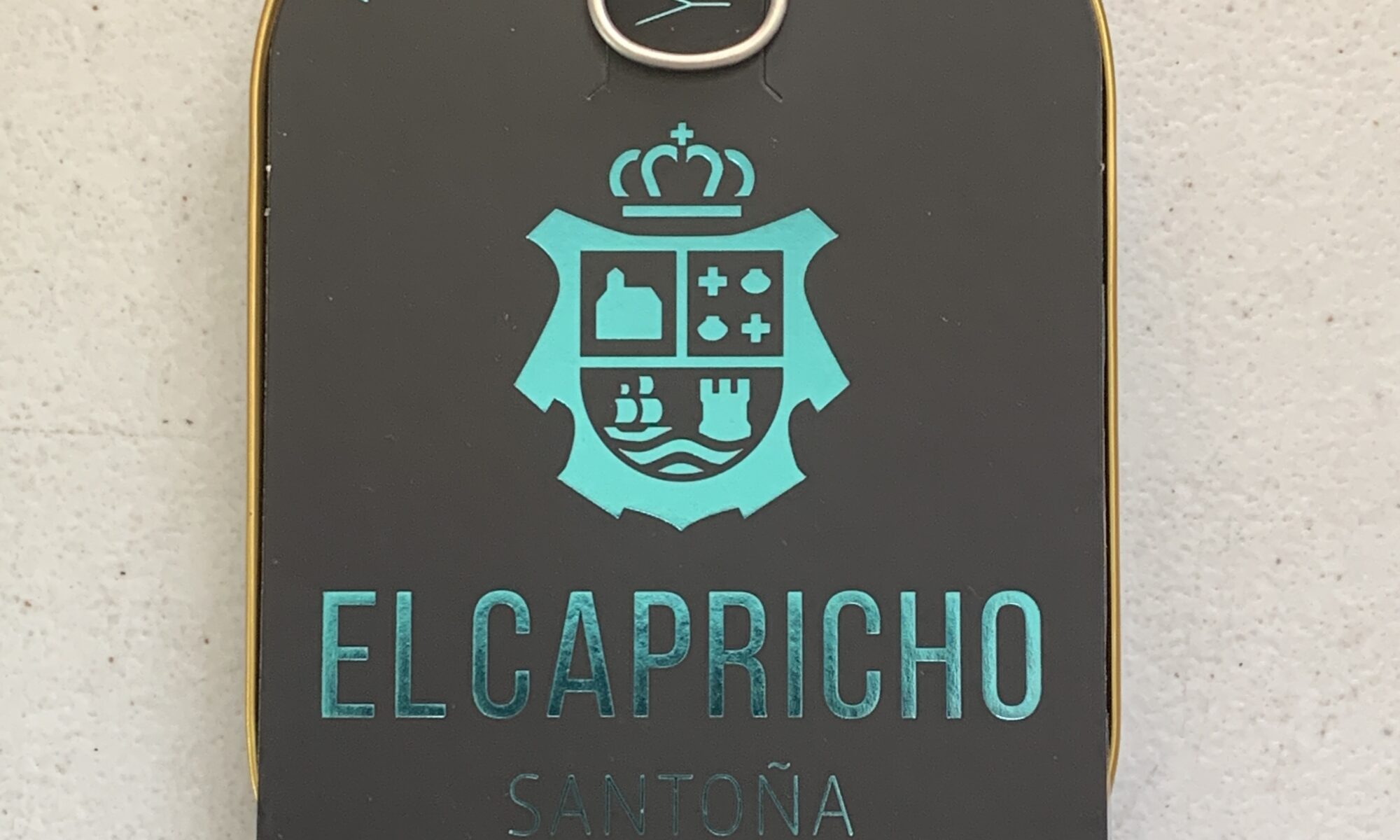 Image of the front of a tin of El Capricho Ventresca de Atun Yellowfin in Extra Virgin Olive Oil