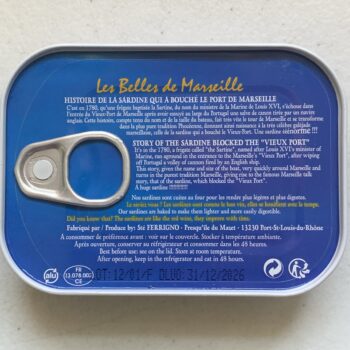 Image of the back of a tin of Ferrigno Les Belles de Marseille Sardines au Pastis