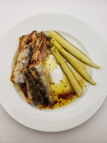 Image of Ferrigno 2018 vintage sardines plated with balsamicand pickles