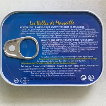 Image of the back of a tin of Ferrigno Les Belles de Marseille Vintage Sardines (2017)