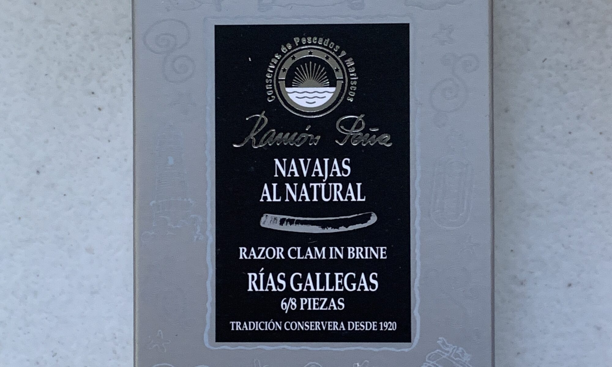 Image of the front of a package of Ramón Peña Razorshells (Navajas) in Brine 6/8, Silver Line