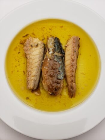 Image of Ferrigno mackerel in olive oil on plate