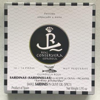 Image of the front of a package of Real Conservera Small Sardines (Sardinillas) in Spicy Olive Oil 10/14