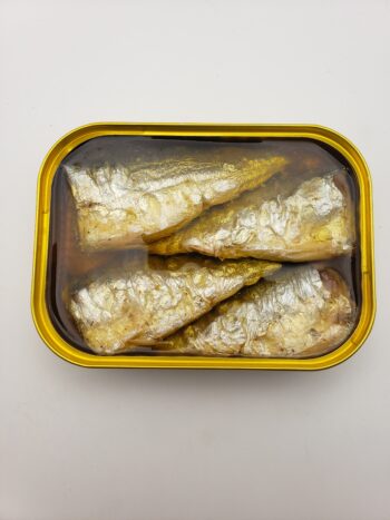 Image of Albert Menes boneless sardines open tin
