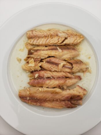 Image of Ati Manel mackerel in olive oil on plate with oil