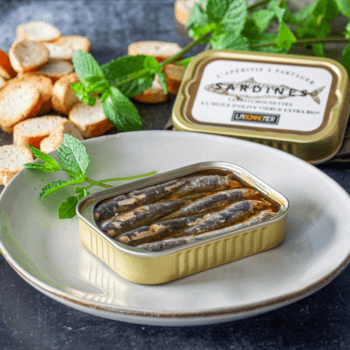 Image of an Open Tin of Ferrigno La Bonne Mer Small Sardines (Pitchounettes) in Organic Extra Virgin Olive Oil