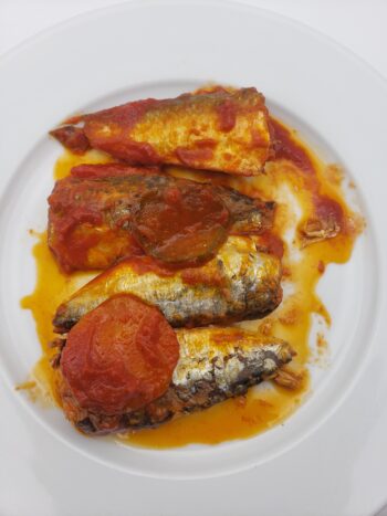 Image of Pinhais sardines in spiced tomato sauce content on plate