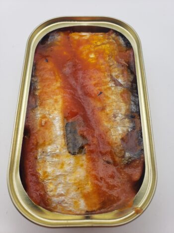 Image of Pinhais sardines in tomato sauce open tin view