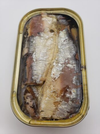 Image of Pinhais sardines in olive oil open tin