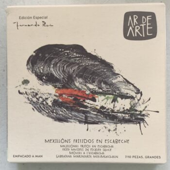 Image of the front of a package of Ar de Arte Fried Mussels in Escabeche 7/10, Fernando Rei Edition