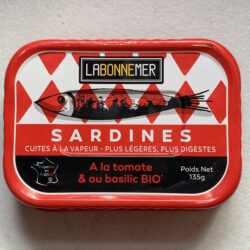 Image of the front of a tin of Ferrigno La Bonne Mer Sardines with Organic Tomatoes and Basil