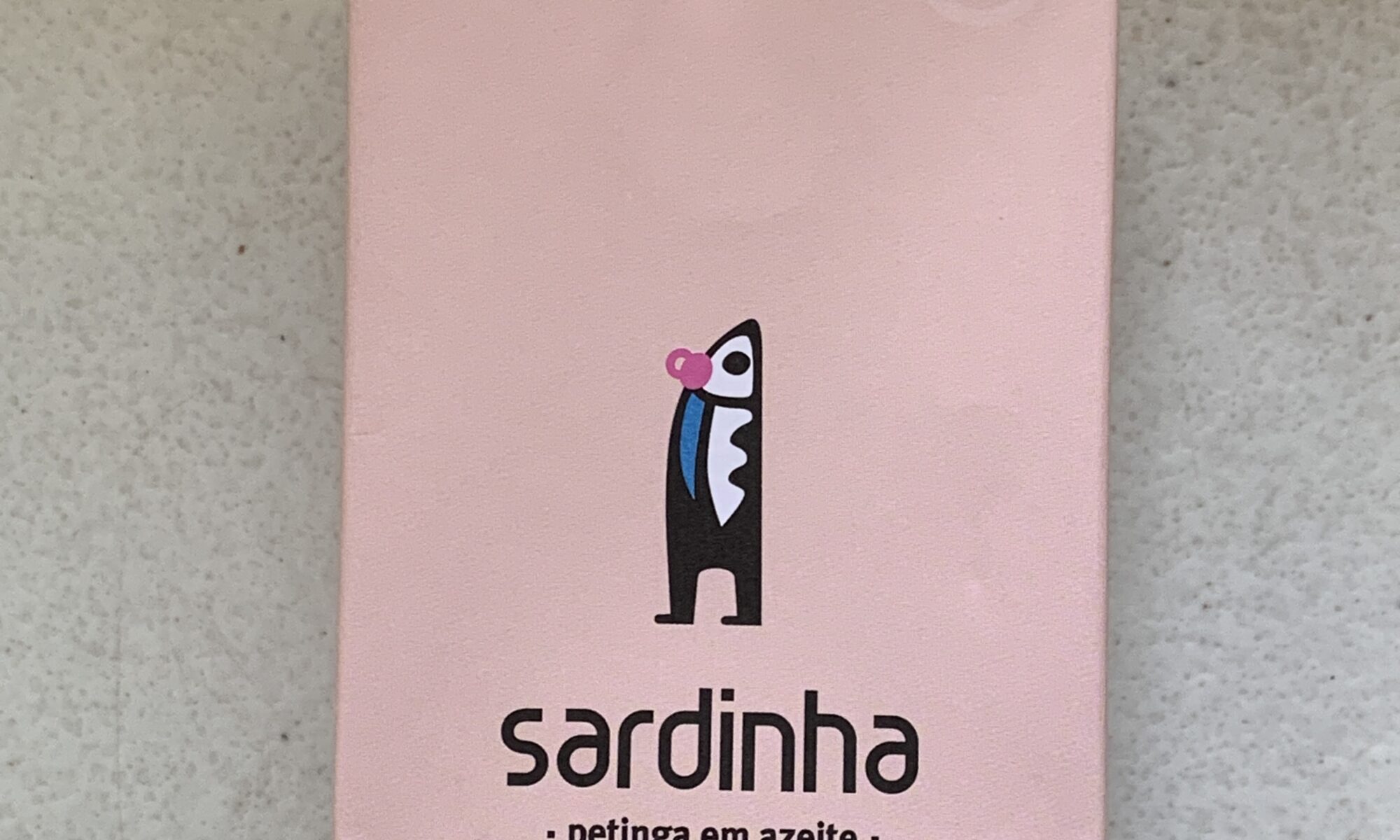 Image of the front of a tin of Sardinha Small Sardines in Olive Oil