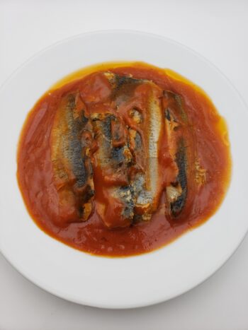 Image of Appel herring in tomato sauce on plate