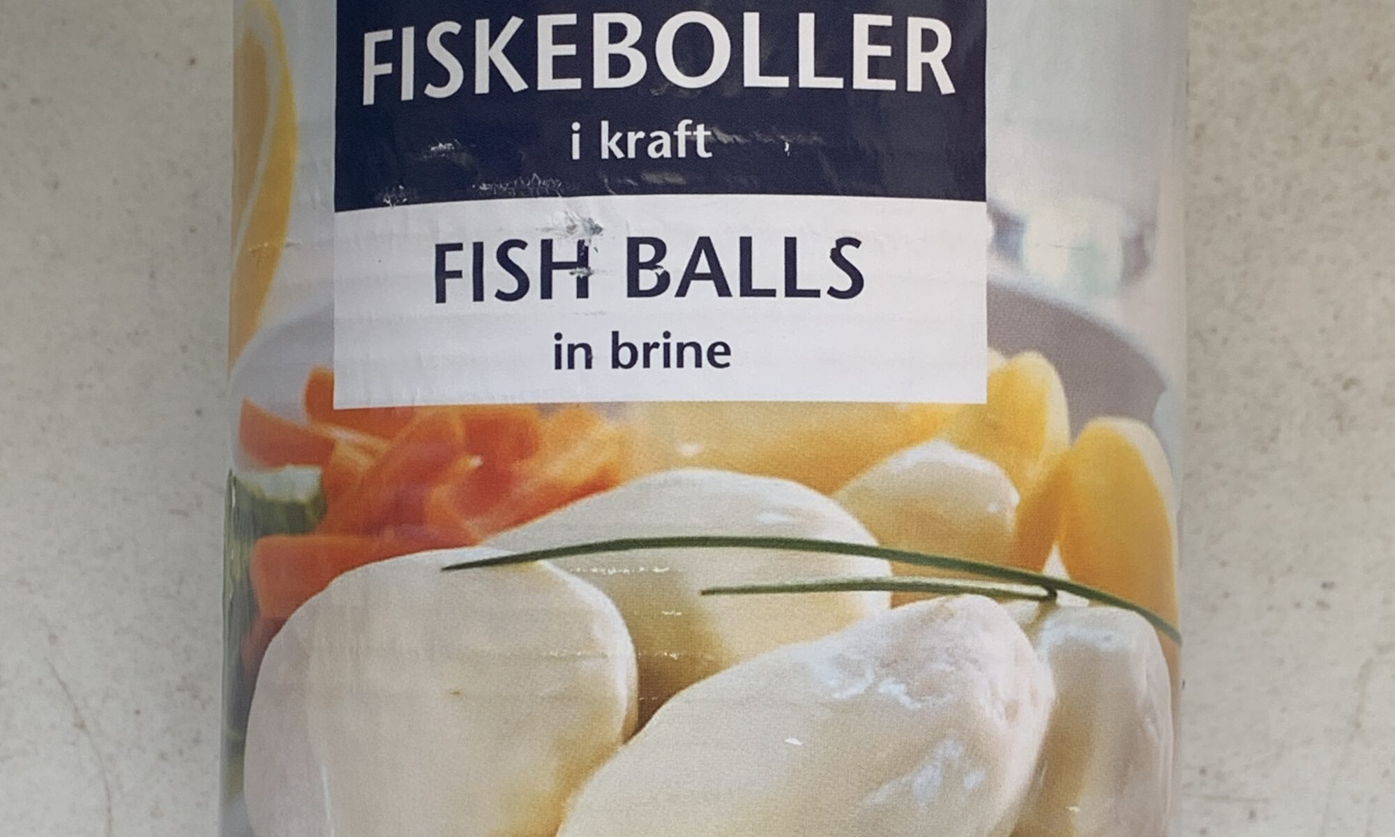 Image of the front of a can of Sunnmöre Fish Balls in Brine (Fiskeboller i kraft)
