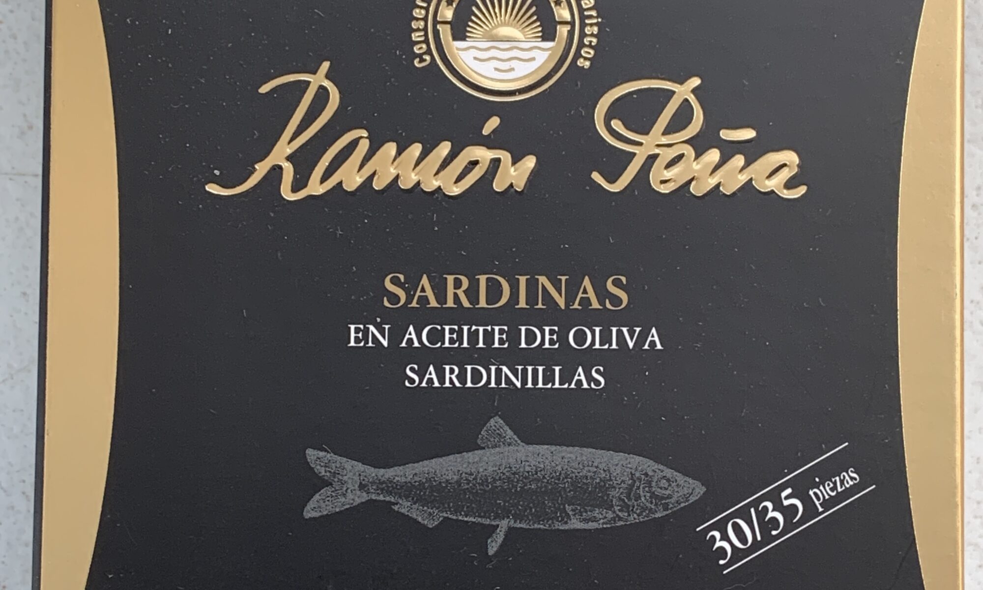 Image of the front of a box of Ramón Peña Sardines in Olive Oil 30/35, Gold Line