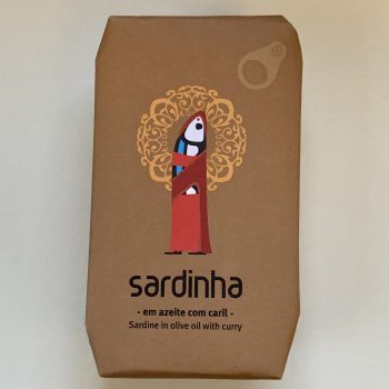 Image of the front of a tin of Sardinha Sardines in Olive Oil with Curry